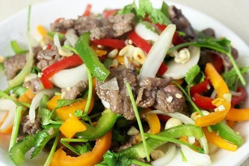 Ngon 'mê ly' với món gỏi bò ớt chuông