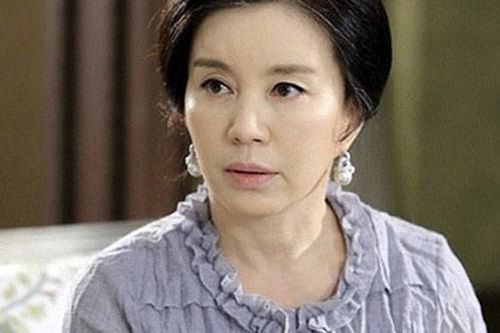 Đang hạnh phúc chồng bỗng đòi ly hôn, tôi giận 'tím người' khi biết sự thật về mẹ đẻ