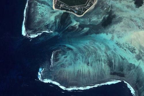 Bí ẩn về ngọn thác dưới đáy biển ở Mauritius