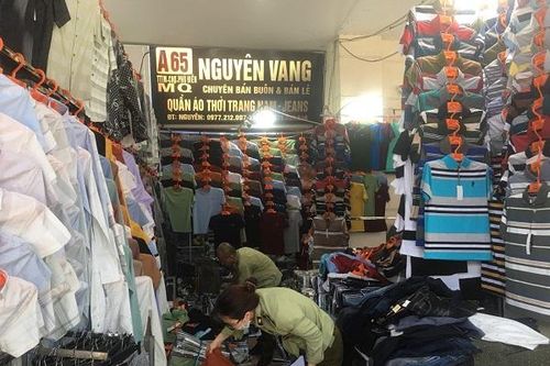 Hà Nội: Đột kích 2 chợ ở Ninh Hiệp, thu giữ gần 4.700 sản phẩm nhái hàng hiệu