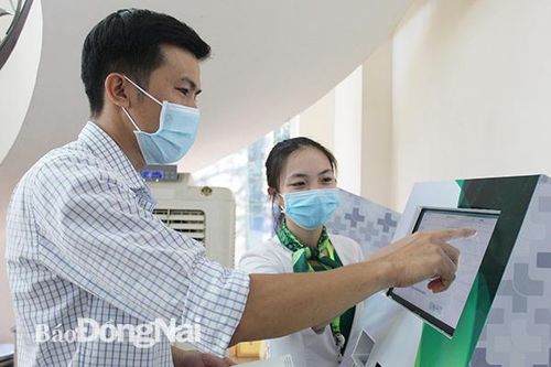 Bệnh viện đầu tiên trong tỉnh triển khai mô hình khai báo y tế điện tử