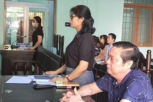 Phụ huynh kiện trường ra tòa vì 'lạm thu' và làm tổn thất tinh thần