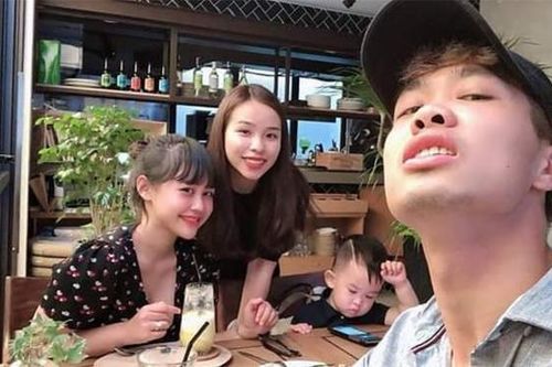 Hình selfie hiếm hoi Công Phượng để lộ vợ sắp cưới trên trang cá nhân