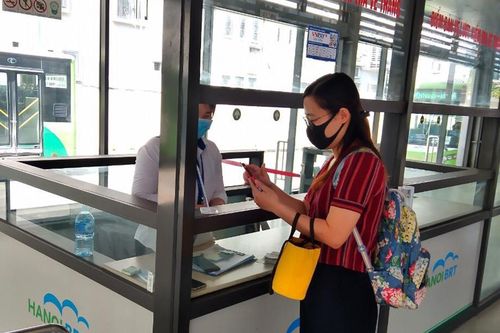 Mới có 1,4% khách hàng mua vé xe buýt nhanh BRT không dùng tiền mặt