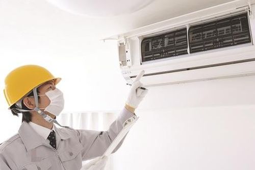 Nắng đổ lửa, lắp điều hòa trên tầng 40, thợ điện lạnh ngất xỉu sau khi tiếp đất an toàn