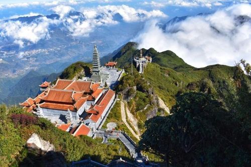Sa Pa ẩn hiện dưới biển mây bồng bềnh