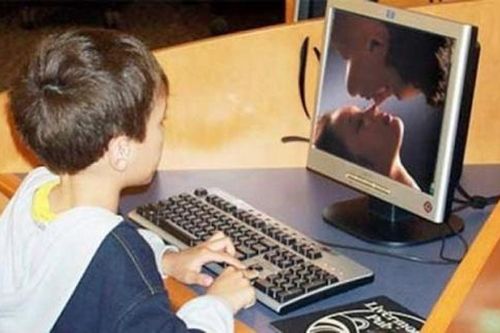 Hàng trăm trẻ phải đi khám dậy thì sớm mỗi năm