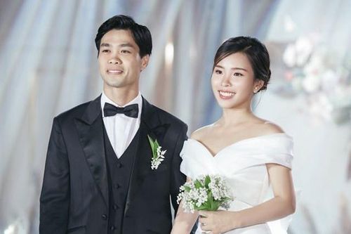 Công Phượng công khai ảnh đính hôn, mong được giữ sự riêng tư