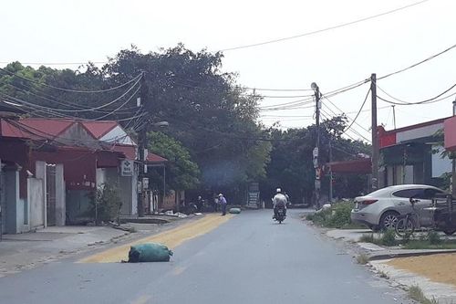 Nguy cơ xảy ra tai nạn từ những sân thóc trên đường