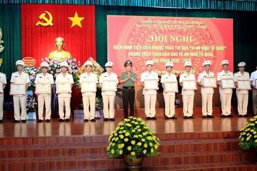 Vinh danh điển hình tiên tiến phong trào thi đua 'Vì an ninh Tổ quốc'