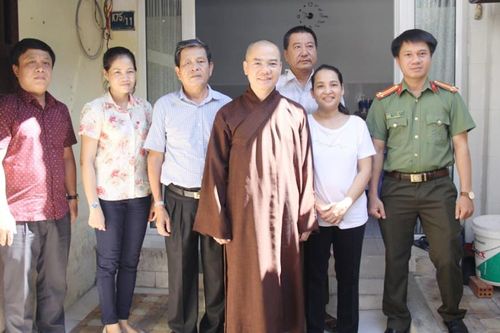 Sửa nhà cho người nghèo