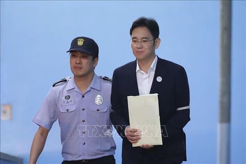 Hàn Quốc: Người thừa kế tập đoàn Samsung bị đề nghị bắt giữ