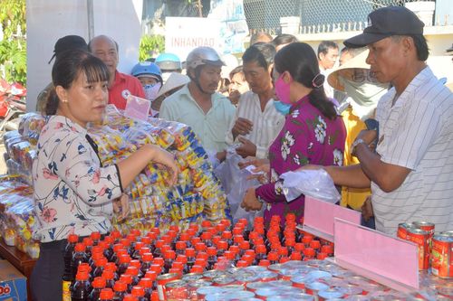 'Phiên chợ nhân đạo' tại các xã đảo