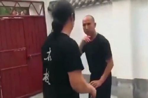 Tung chiêu độc móc mắt, võ sĩ vẫn bại trận