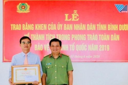 Công an Bình Dương trao bằng khen Trung tâm Quản lý ký túc xá ĐHQG TP HCM