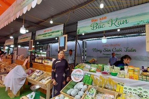 Khai mạc chuỗi 'Chợ phiên nông sản cuối tuần' đầu tiên