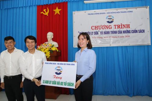 Hành trình 1 triệu ly sữa đến với thiếu nhi khó khăn Tiền Giang