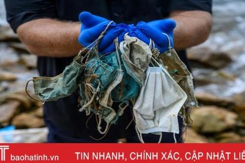 Bãi biển ở Hong Kong lại ngập ngụa rác khẩu trang y tế