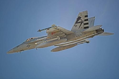 Tiêm kích Super Hornet lần đầu mang tên lửa AARGM-ER
