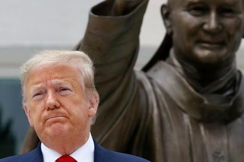 Tổng thống Trump ra hạn chót để xét lại các công ty Trung Quốc niêm yết ở Mỹ