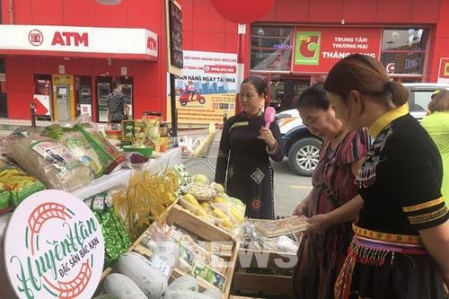 Khai mạc Chợ phiên nông sản cuối tuần