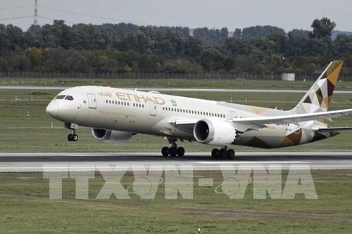 Emirates và Etihad Airways nối lại các chuyến bay quá cảnh