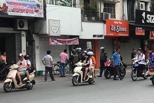 Cảnh sát dùng lưới vây bắt nghi phạm giết người trốn ở phố Núi Trúc