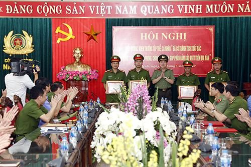 Công an tỉnh Nam Định: Khen thưởng các cá nhân, tập thể xuất sắc