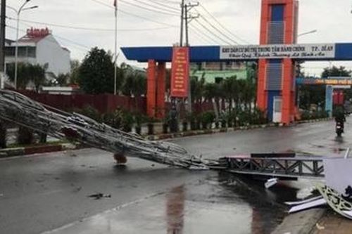 Dĩ An tháo dỡ cổng chào trên đường phố để tránh tai họa