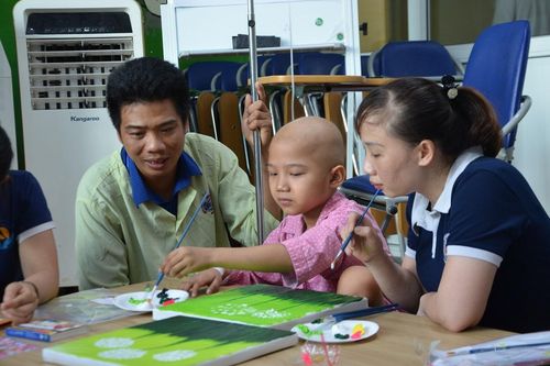 Những học sinh đặc biệt trong 'Lớp học hạnh phúc' tại bệnh viện K Tân Triều