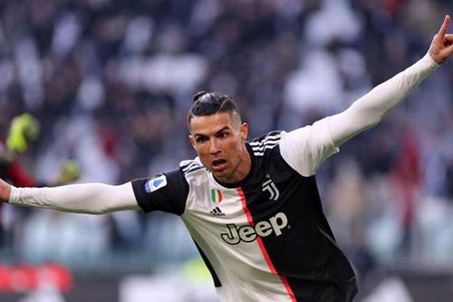 Cristiano Ronaldo là cầu thủ đầu tiên kiếm được 1 tỷ USD