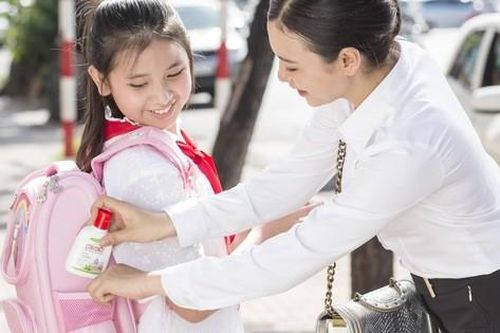 Ba mẹ cần làm gì để bảo vệ sức khỏe gia đình trong giai đoạn 'bình thường mới'