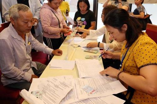 Bộ trưởng Đào Ngọc Dung: 'Tiền rơi vào nhà nghèo thì không sao'