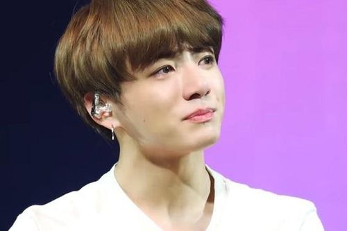 Jungkook BTS vô cùng lo lắng khi lên sóng trở lại, đích thân xin lỗi vụ Itaewon