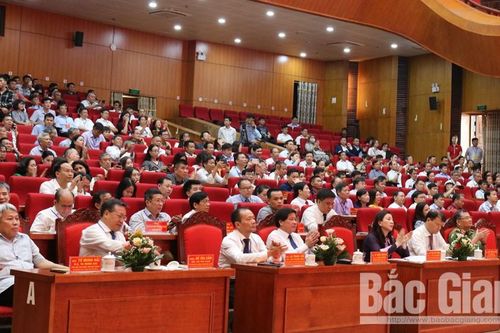 'Tiếp thị' trực tuyến vải thiều tới cả nước và ra nước ngoài