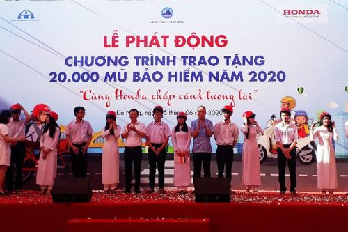 Tặng 2.000 mũ bảo hiểm cho học sinh Đà Nẵng