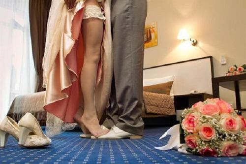 Buộc phải ly hôn vì mẹ cô gái tiết lộ sự thật ngỡ ngàng