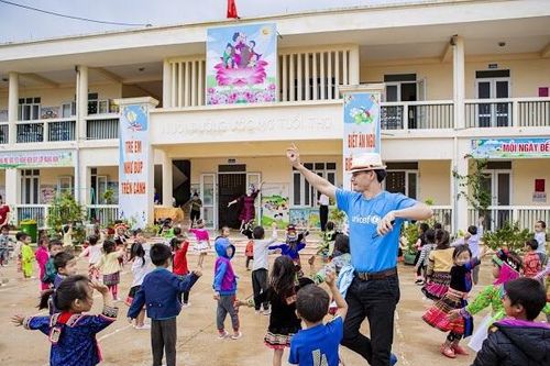Cấp phát hàng hóa cứu trợ phòng, chống dịch Covid-19 cho người dân Điện Biên