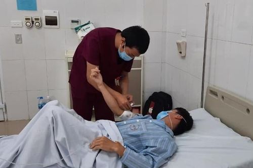 Ăn cua cá sống, tay chân nổi nhiều ổ áp xe chứa loại giun hiếm gặp