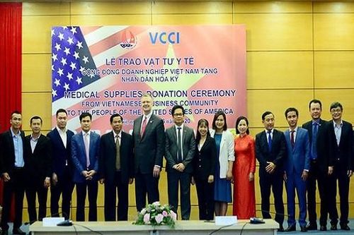 Cộng đồng doanh nghiệp Việt Nam gửi tặng nhân dân Hoa Kỳ vật tư y tế trong đại dịch COVID-19