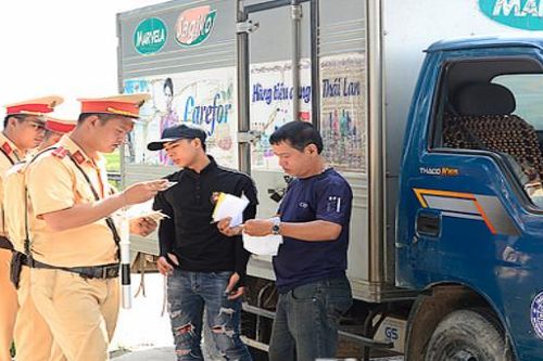 Sau hơn 2 tuần ra quân, Phòng CSGT tỉnh Nam Định đã phát hiện trên 1.300 trường hợp vi phạm