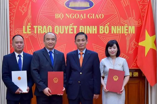 Bộ Ngoại giao, Bộ Quốc phòng bổ nhiệm nhân sự