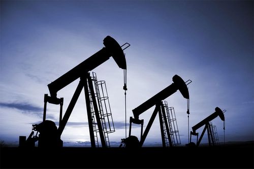 Giá dầu hôm nay bất ngờ tăng mạnh trong khi chờ thông tin từ OPEC+