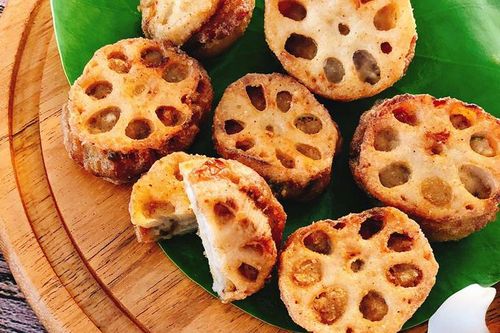 Củ sen kẹp cá thác lác chiên giòn: Món ngon ngày cuối tuần