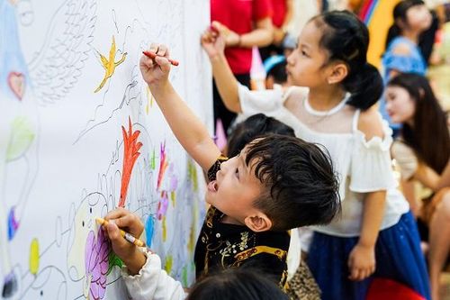Cùng con bắt đầu trạng thái 'bình thường mới' từ việc 'cách ly' khỏi các thiết bị điện tử