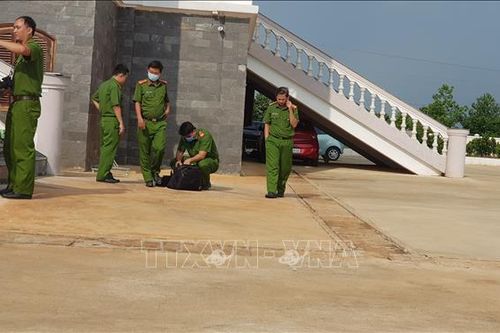Quyết định kháng nghị giám đốc thẩm vụ án bị cáo uống thuốc trừ sâu, nhảy lầu tự tử tại tòa sau khi bị tuyên có tội