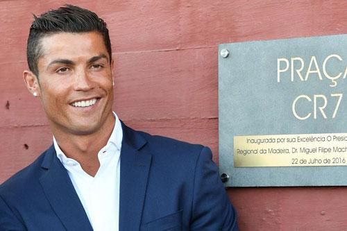 Cristiano Ronaldo trở thành cầu thủ tỷ phú đầu tiên trên thế giới