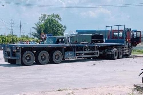 Bình Dương: Xe tải va chạm với xe quân đội, nhiều chiến sĩ bị thương