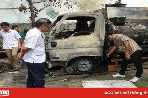 Bí thư Huyện ủy Tri Tôn kiểm tra hiện trường vụ cháy xe bồn chở dầu