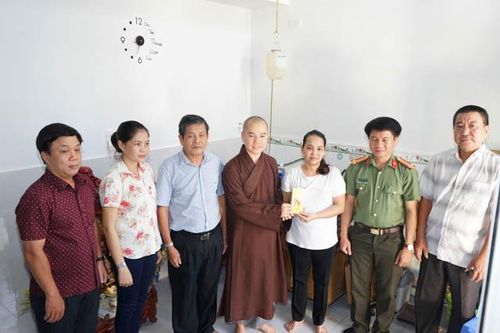 Các chùa làm từ thiện